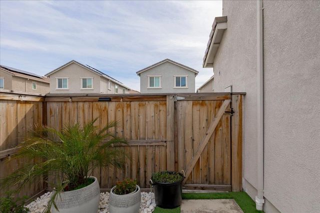 1017 San Anselmo Ln, Roseville, CA 95747