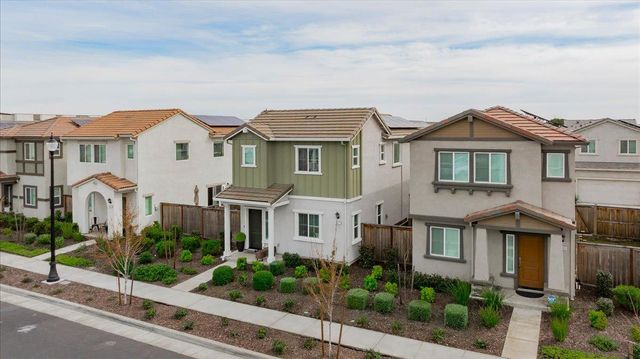 1017 San Anselmo Ln, Roseville, CA 95747