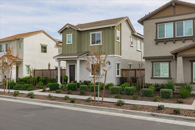 1017 San Anselmo Ln, Roseville, CA 95747