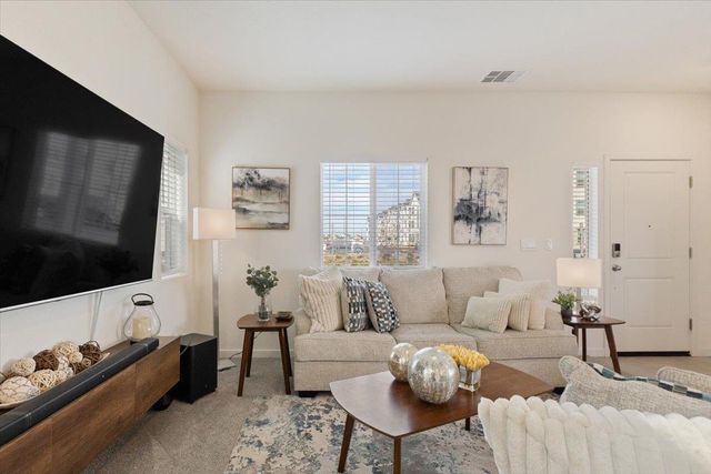 1017 San Anselmo Ln, Roseville, CA 95747