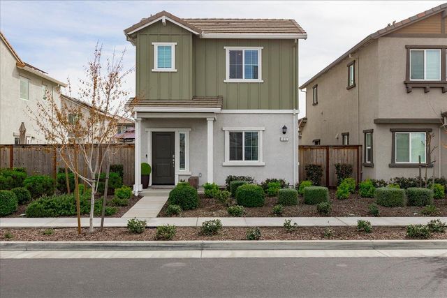 1017 San Anselmo Ln, Roseville, CA 95747