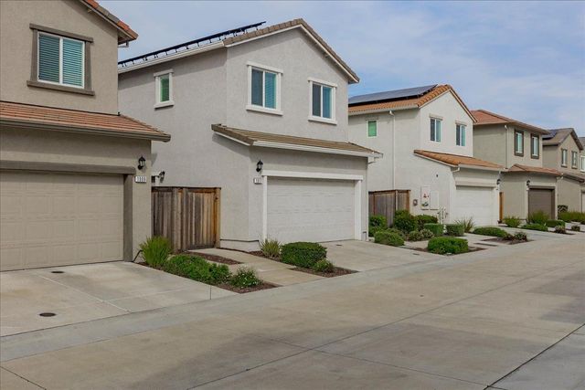 1017 San Anselmo Ln, Roseville, CA 95747