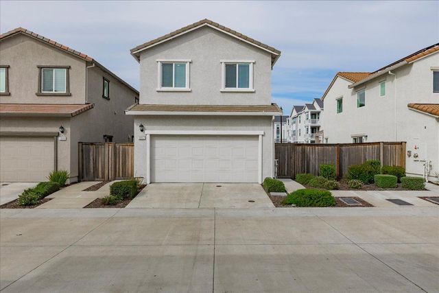 1017 San Anselmo Ln, Roseville, CA 95747