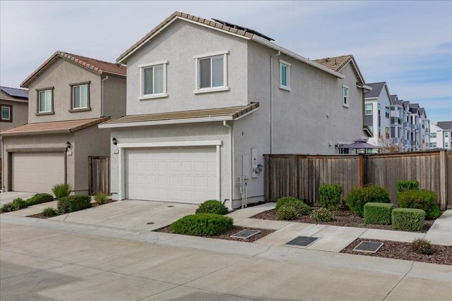 1017 San Anselmo Ln, Roseville, CA 95747