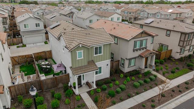 1017 San Anselmo Ln, Roseville, CA 95747