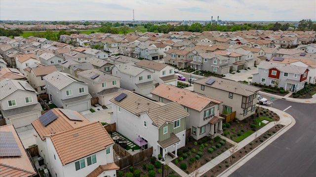 1017 San Anselmo Ln, Roseville, CA 95747