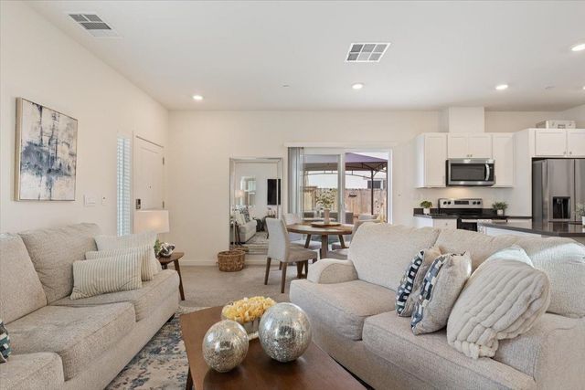 1017 San Anselmo Ln, Roseville, CA 95747