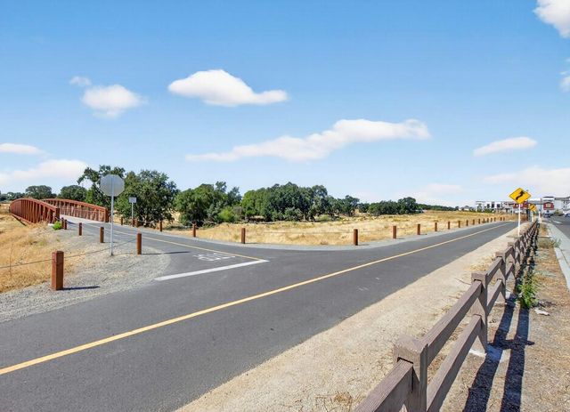 1017 San Anselmo Ln, Roseville, CA 95747