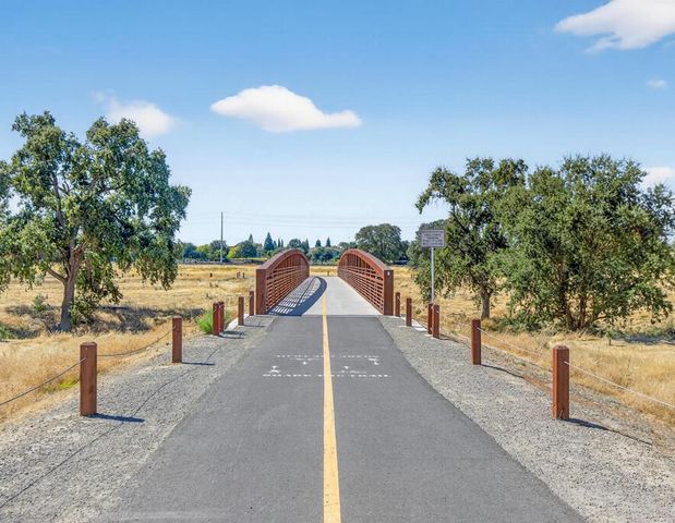 1017 San Anselmo Ln, Roseville, CA 95747