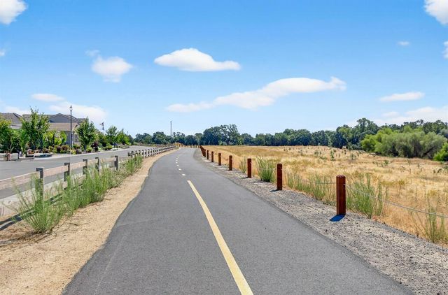 1017 San Anselmo Ln, Roseville, CA 95747