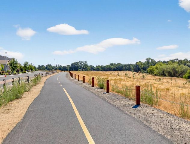 1017 San Anselmo Ln, Roseville, CA 95747