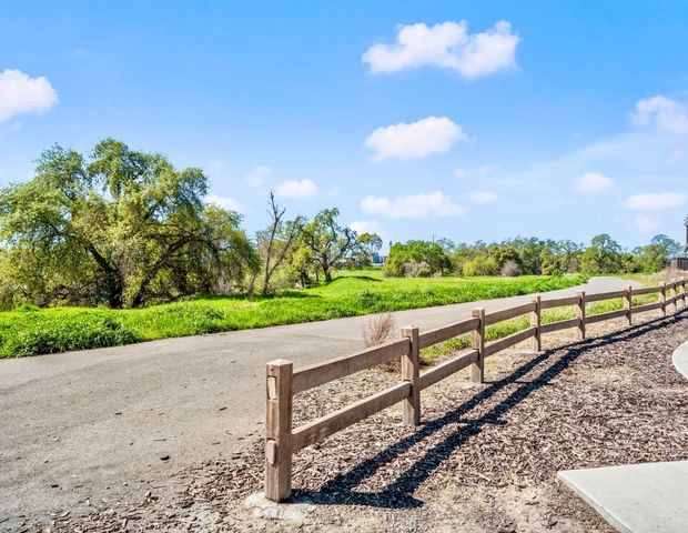 1017 San Anselmo Ln, Roseville, CA 95747