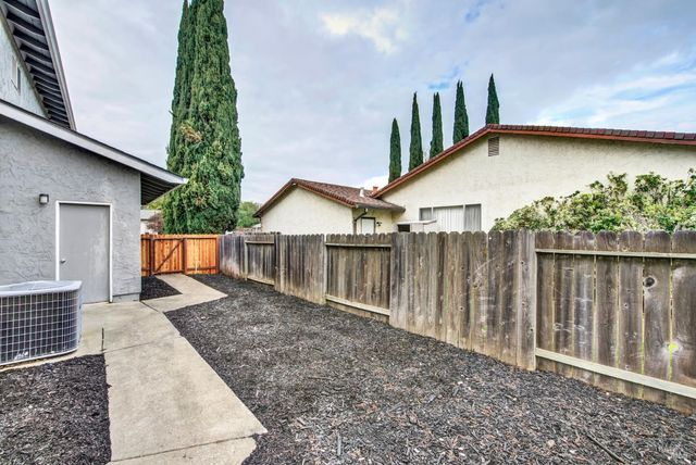 1437 Shelby Dr, Fairfield, CA 94534