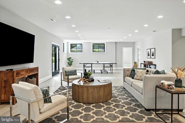 1321 HUNTER MILL RD, Vienna, VA 22182