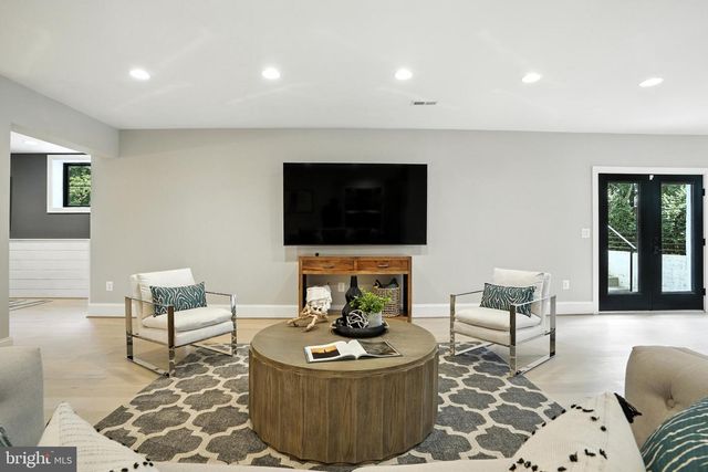 1321 HUNTER MILL RD, Vienna, VA 22182