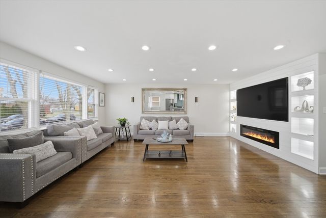 3239 Sarah Street, Franklin Park, IL 60131