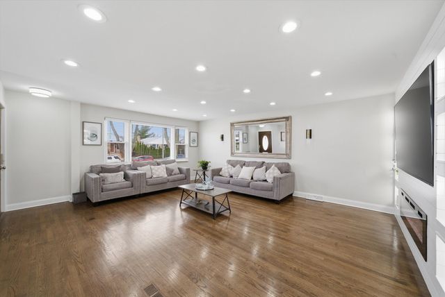 3239 Sarah Street, Franklin Park, IL 60131