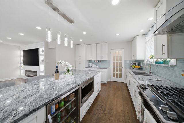 3239 Sarah Street, Franklin Park, IL 60131