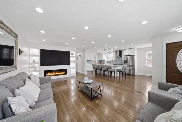 3239 Sarah Street, Franklin Park, IL 60131