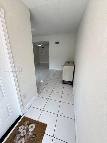 6926 NW 166th Terrace 1302, Miami Lakes, FL 33014