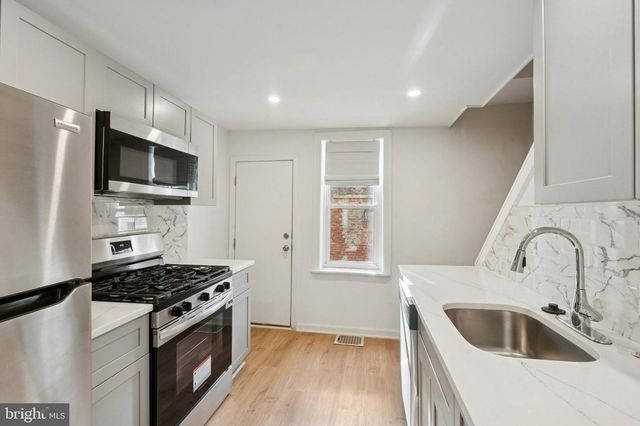 704 LATONA ST, Philadelphia, PA 19147