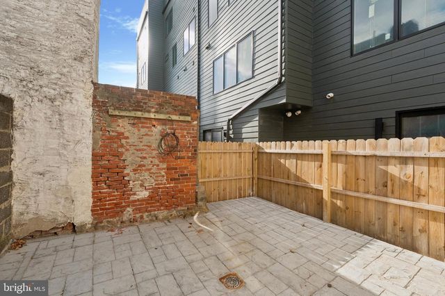 704 LATONA ST, Philadelphia, PA 19147