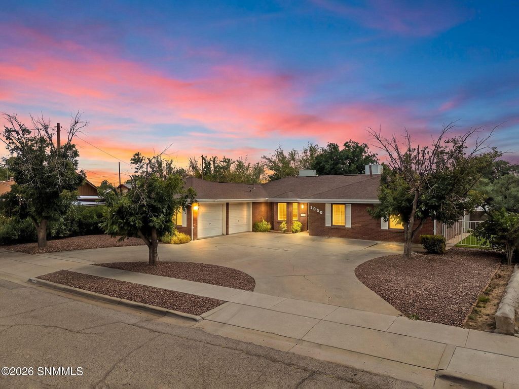 1950 Rosedale Drive, Las Cruces, NM 88005