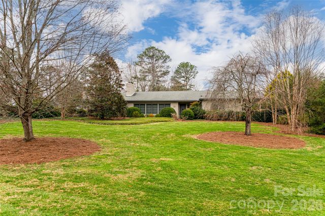 21 Pine Tree Circle, Asheville, NC 28804
