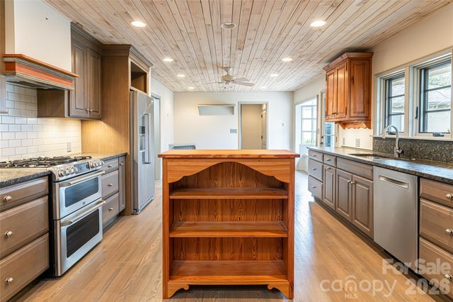 21 Pine Tree Circle, Asheville, NC 28804