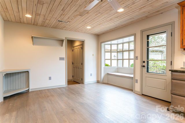 21 Pine Tree Circle, Asheville, NC 28804