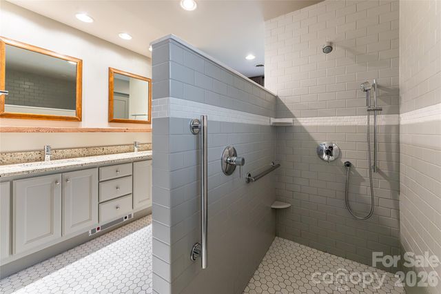 21 Pine Tree Circle, Asheville, NC 28804
