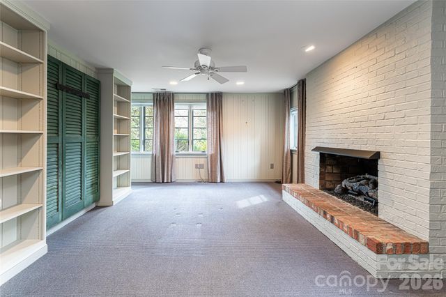 21 Pine Tree Circle, Asheville, NC 28804