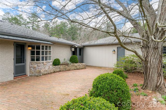 21 Pine Tree Circle, Asheville, NC 28804