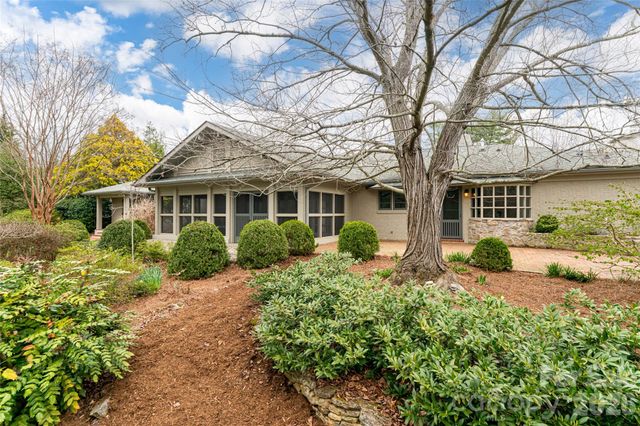 21 Pine Tree Circle, Asheville, NC 28804