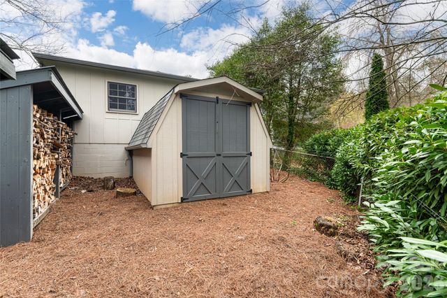 21 Pine Tree Circle, Asheville, NC 28804