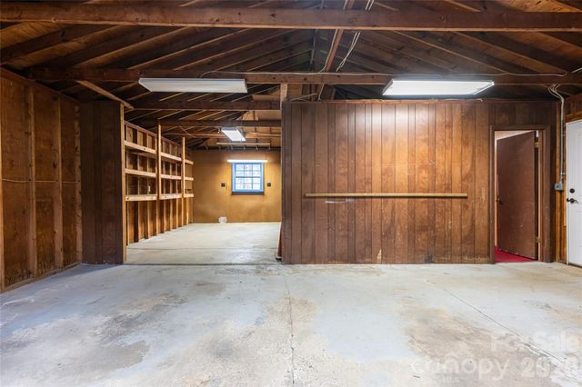 21 Pine Tree Circle, Asheville, NC 28804