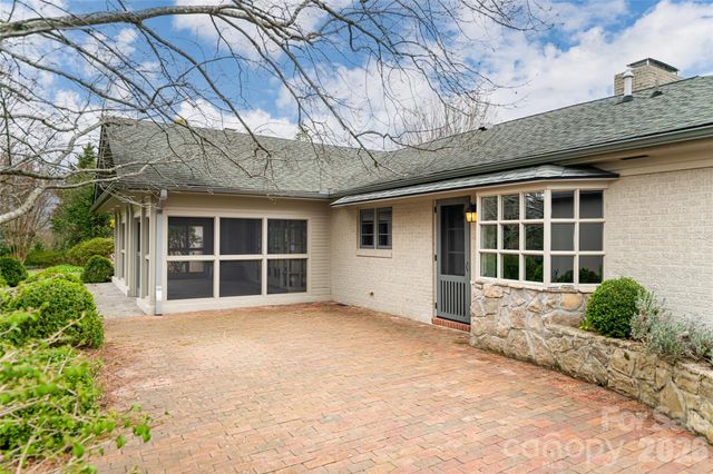 21 Pine Tree Circle, Asheville, NC 28804
