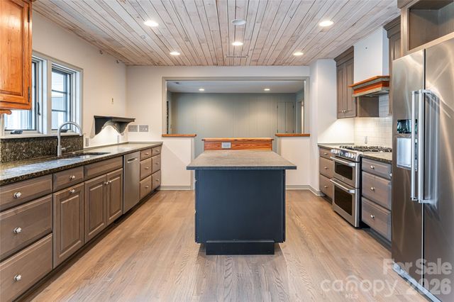 21 Pine Tree Circle, Asheville, NC 28804