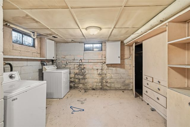 2814 48th Place, Des Moines, IA 50310