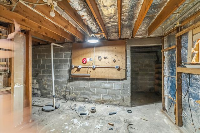 2814 48th Place, Des Moines, IA 50310