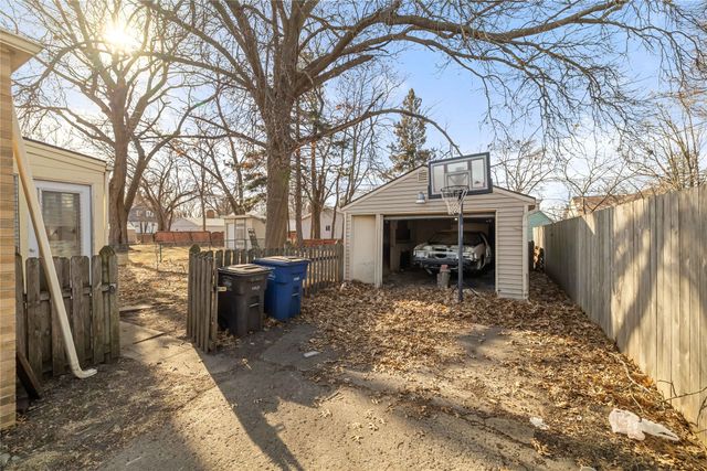 2814 48th Place, Des Moines, IA 50310