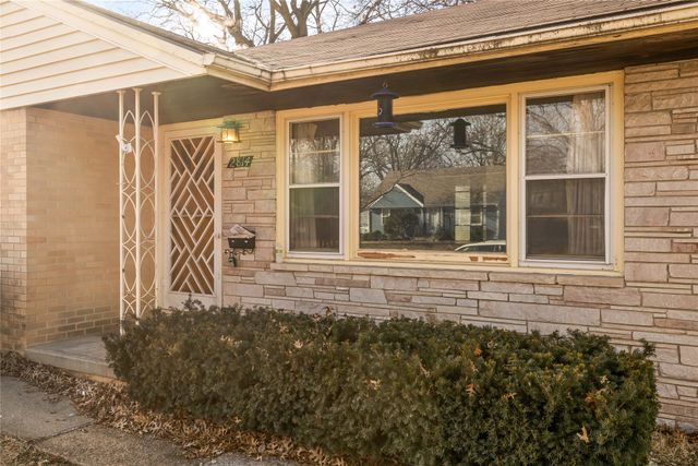 2814 48th Place, Des Moines, IA 50310