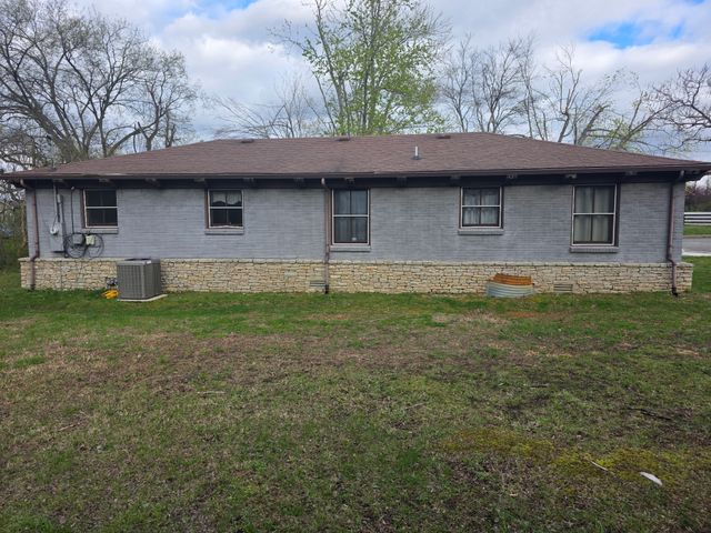 549 Swan Ave, Hohenwald, TN 38462