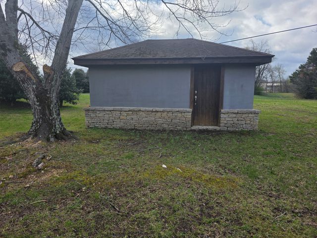 549 Swan Ave, Hohenwald, TN 38462