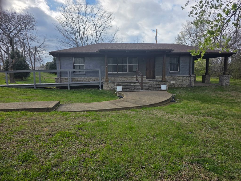 549 Swan Ave, Hohenwald, TN 38462