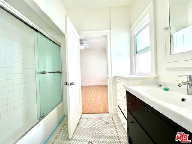 860 S Berendo Street, Los Angeles, CA 90005