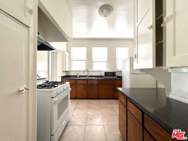 860 S Berendo Street, Los Angeles, CA 90005