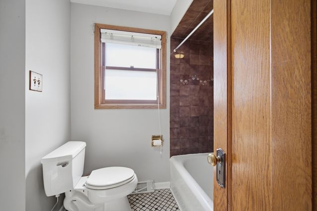 3831 N Octavia Avenue, Chicago, IL 60634