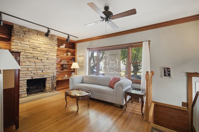 3831 N Octavia Avenue, Chicago, IL 60634