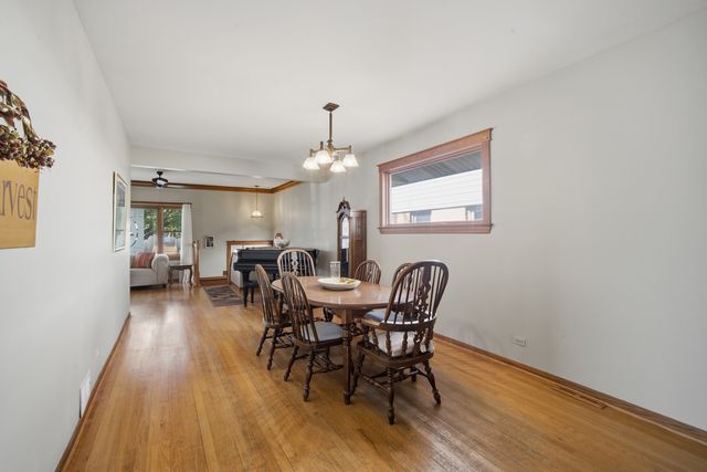 3831 N Octavia Avenue, Chicago, IL 60634